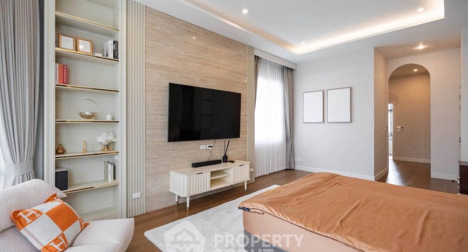 For rent and for sale 4 bedrooms house in Bang Kapi, Bangkok