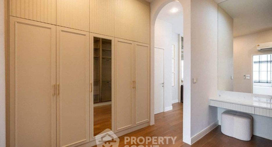 For rent and for sale 4 bedrooms house in Bang Kapi, Bangkok