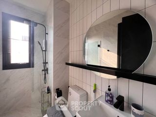 For rent 2 ベッドルーム condo in Khlong San, Bangkok
