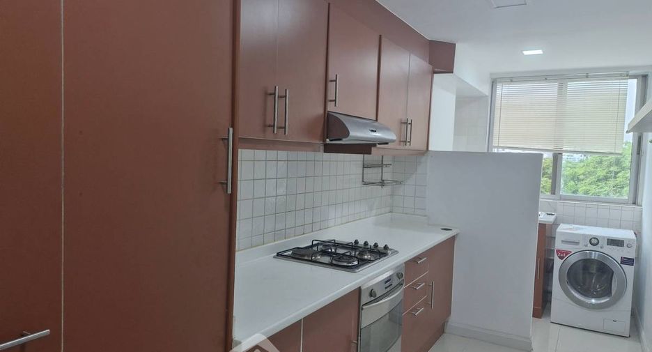 Condo en alquiler de 3 habitaciones en Watthana, Bangkok