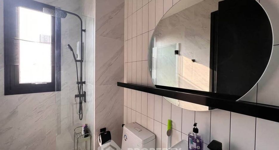 For rent 2 bedrooms condo in Khlong San, Bangkok