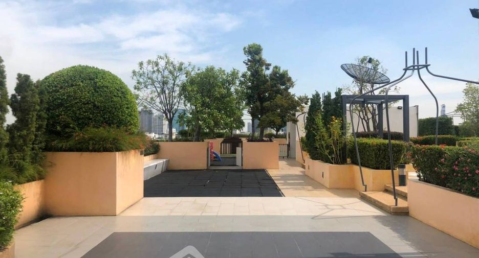 For sale 2 bedrooms condo in Watthana, Bangkok