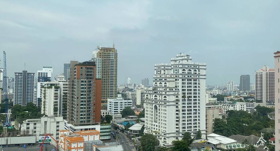 For sale 2 bedrooms condo in Khlong Toei, Bangkok