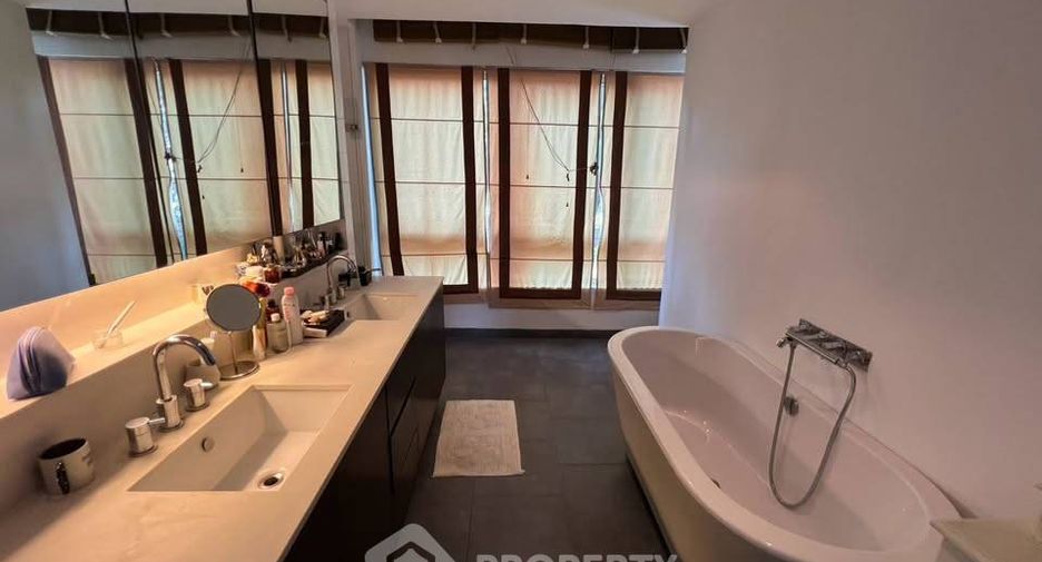 À vendre 3 chambres condo à Yan Nawa, Bangkok