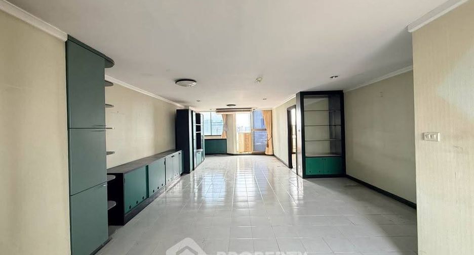 For sale 2 bedrooms condo in Watthana, Bangkok