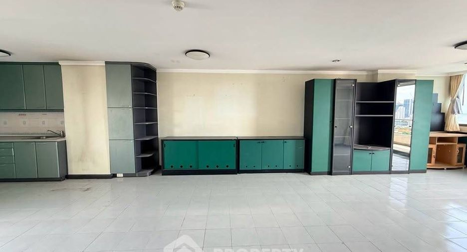 For sale 2 bedrooms condo in Watthana, Bangkok