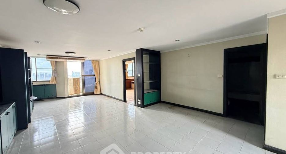For sale 2 bedrooms condo in Watthana, Bangkok