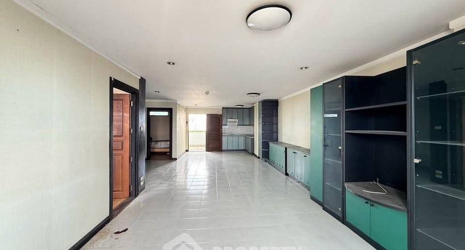For sale 2 bedrooms condo in Watthana, Bangkok