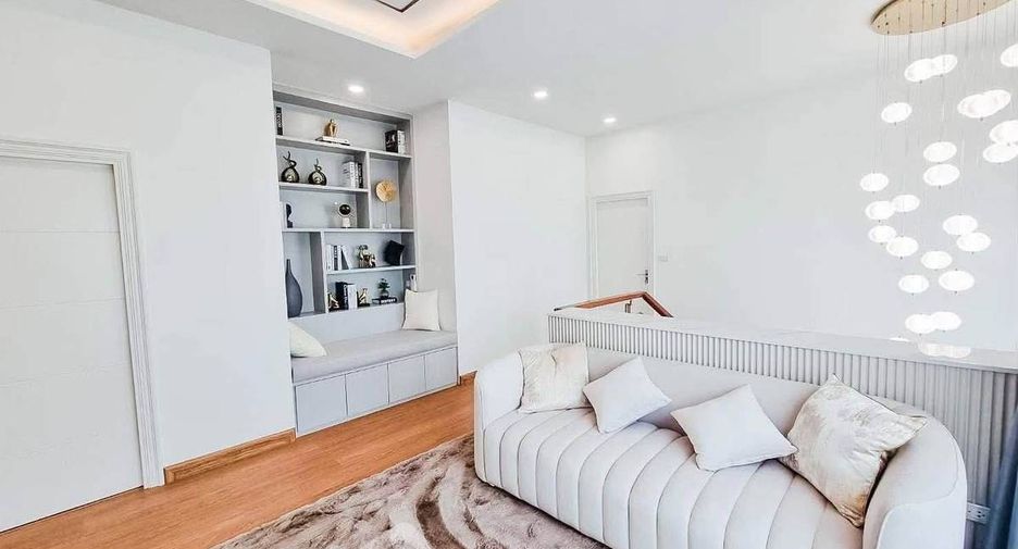 Haus zur Miete und zum Kauf mit 5 Zimmer in Lat Krabang, Bangkok
