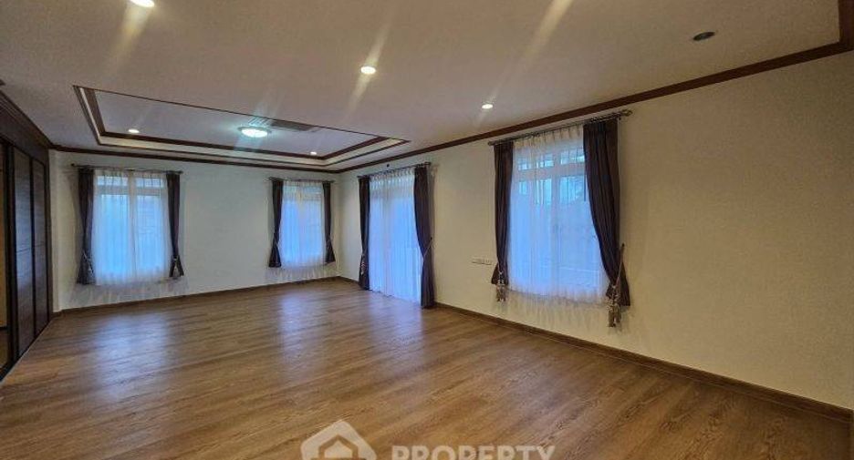 Haus zum Kauf mit 5 Zimmer in Si Racha, Chonburi