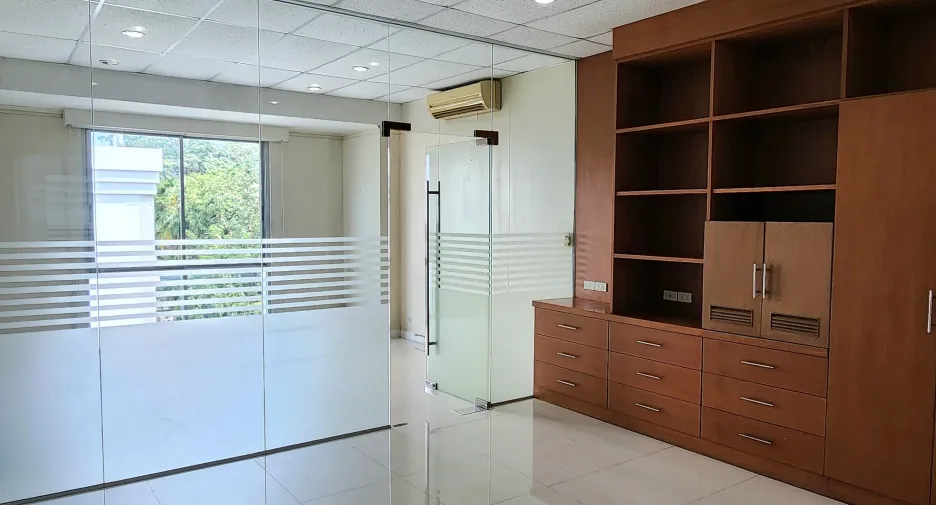 Casa adosada en venta de 3 habitaciones en Watthana, Bangkok
