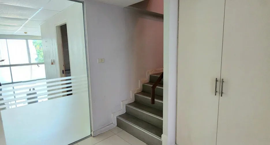 Casa adosada en venta de 3 habitaciones en Watthana, Bangkok