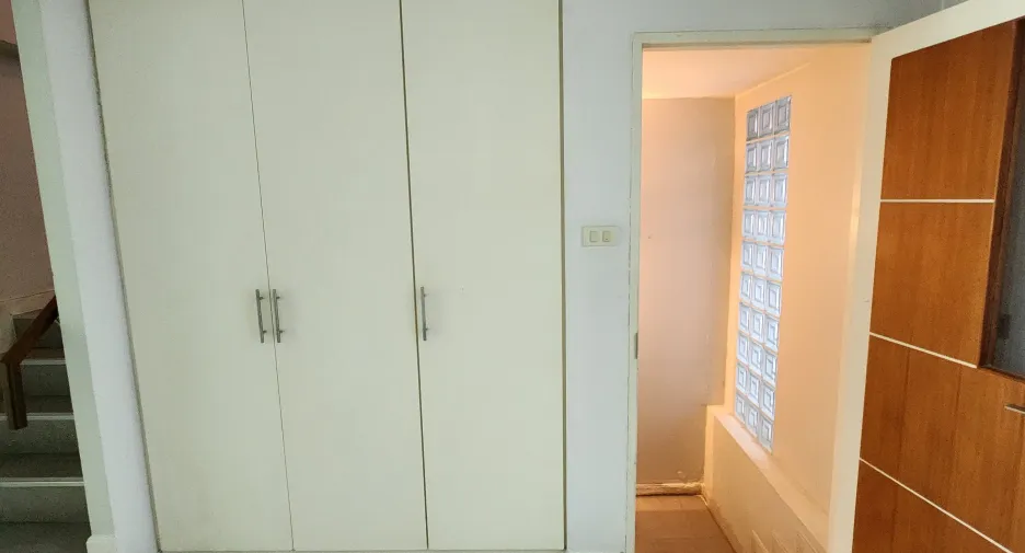 Casa adosada en venta de 3 habitaciones en Watthana, Bangkok