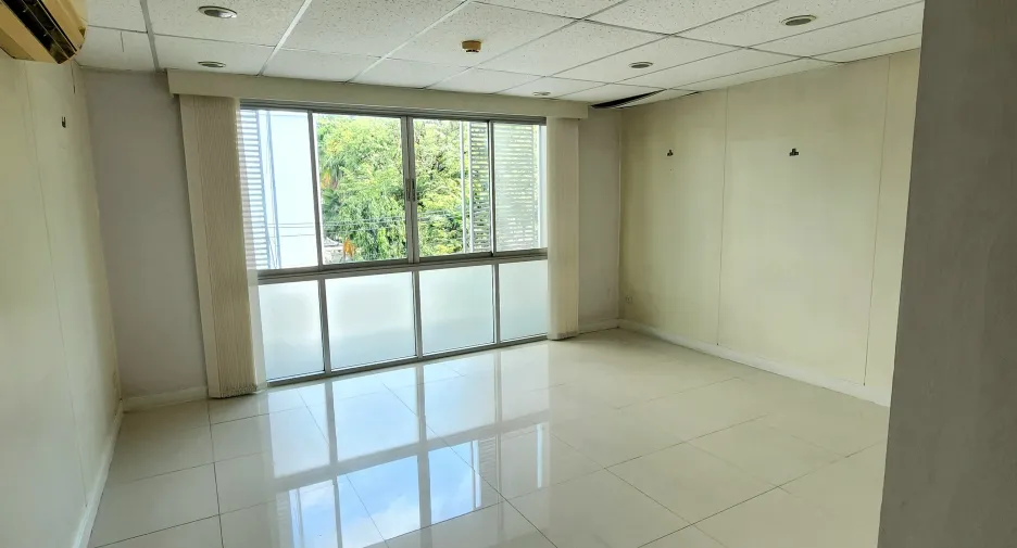 Casa adosada en venta de 3 habitaciones en Watthana, Bangkok