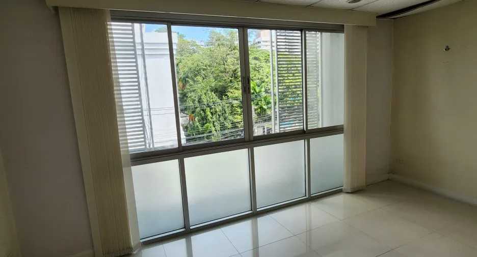 Casa adosada en venta de 3 habitaciones en Watthana, Bangkok