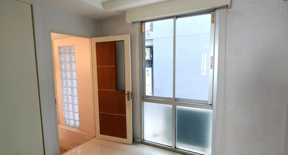 Casa adosada en venta de 3 habitaciones en Watthana, Bangkok