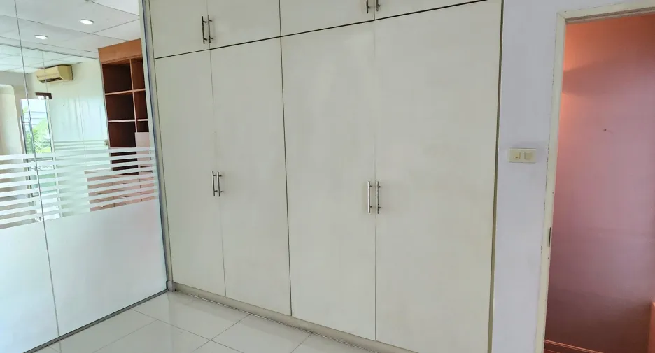 Casa adosada en venta de 3 habitaciones en Watthana, Bangkok
