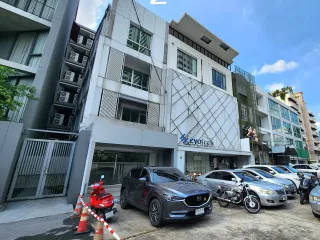 Casa adosada en venta de 3 habitaciones en Watthana, Bangkok