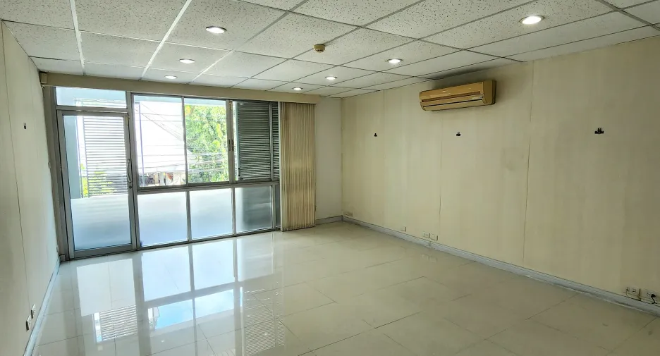 Casa adosada en venta de 3 habitaciones en Watthana, Bangkok