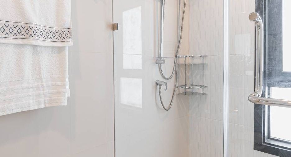 For rent 2 bedrooms condo in Pathum Wan, Bangkok