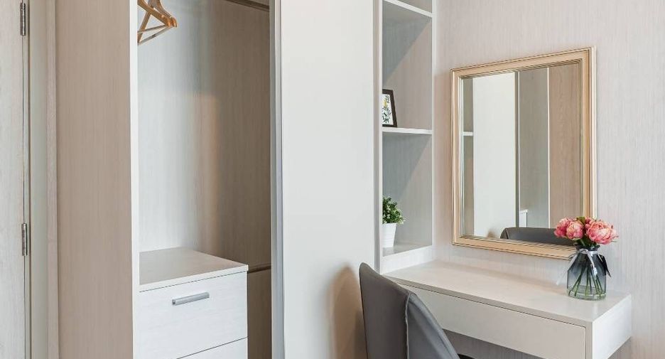 For rent 2 bedrooms condo in Pathum Wan, Bangkok