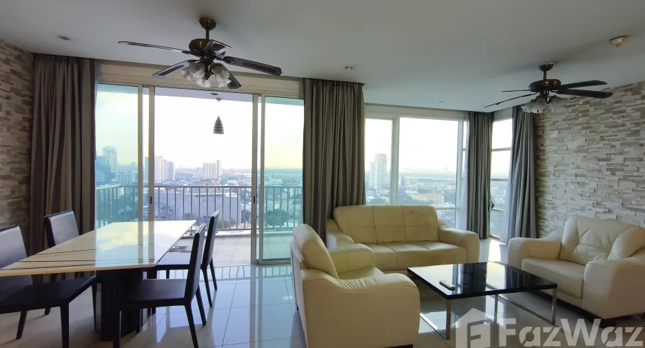 For sale 3 bedrooms condo in Khlong Toei, Bangkok