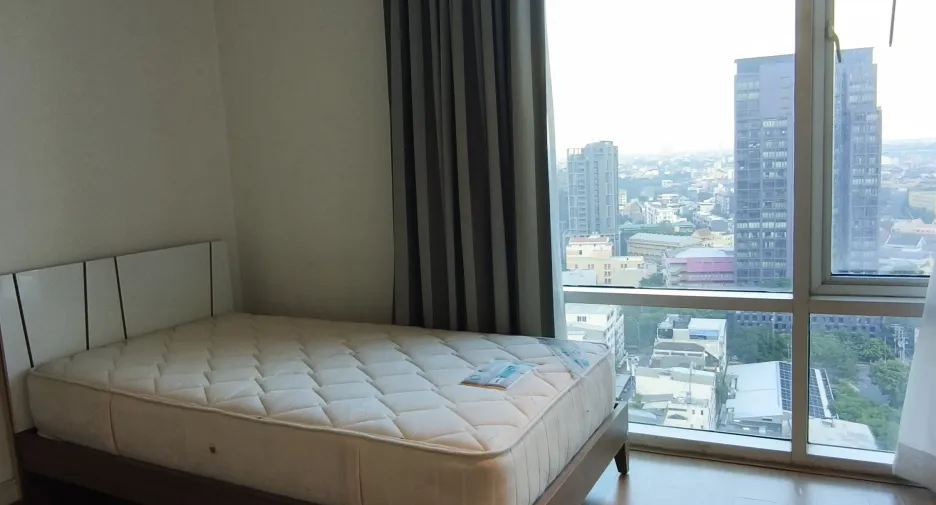 For sale 3 bedrooms condo in Khlong Toei, Bangkok