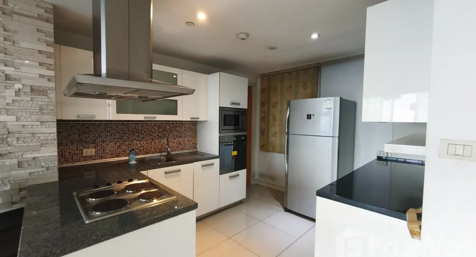 For sale 3 bedrooms condo in Khlong Toei, Bangkok