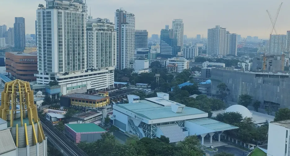 For sale 3 bedrooms condo in Khlong Toei, Bangkok