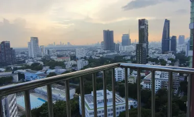 For sale 3 bedrooms condo in Khlong Toei, Bangkok