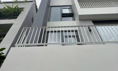 For sale そして for rent 7 ベッドルーム villa in Huai Khwang, Bangkok