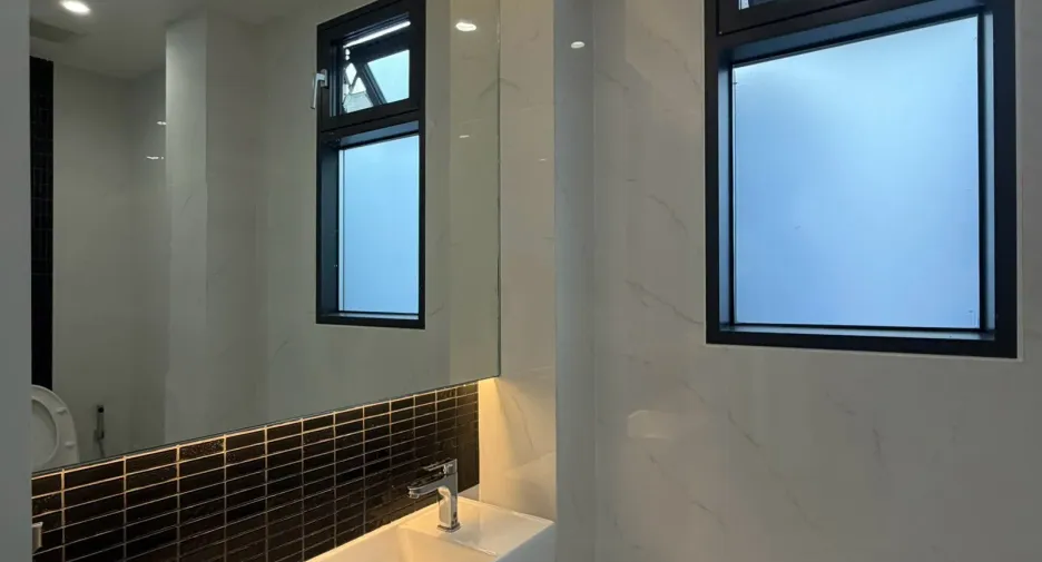 For sale そして for rent 7 ベッドルーム villa in Huai Khwang, Bangkok