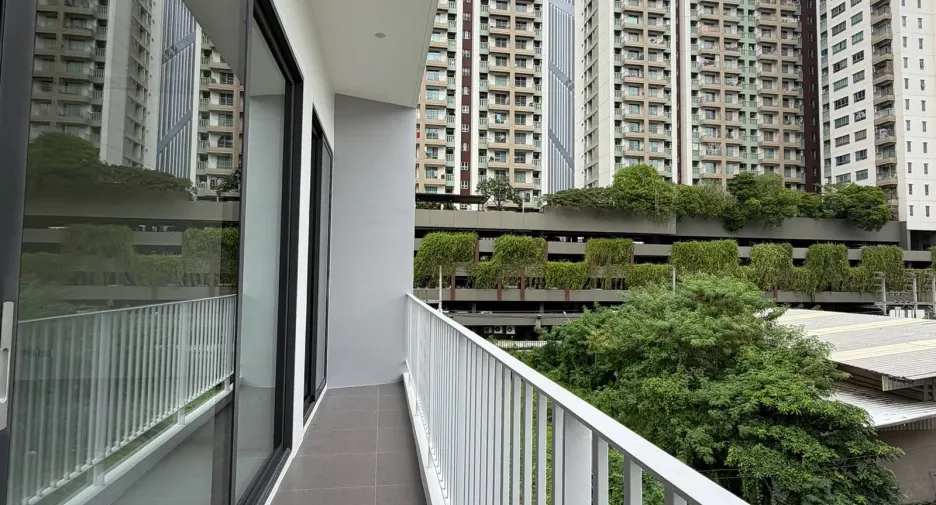 For sale そして for rent 7 ベッドルーム villa in Huai Khwang, Bangkok