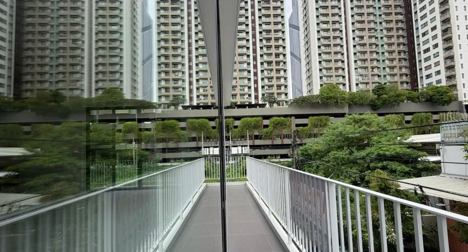 For sale そして for rent 7 ベッドルーム villa in Huai Khwang, Bangkok