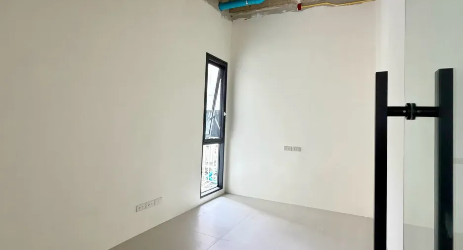 For sale そして for rent 7 ベッドルーム villa in Huai Khwang, Bangkok