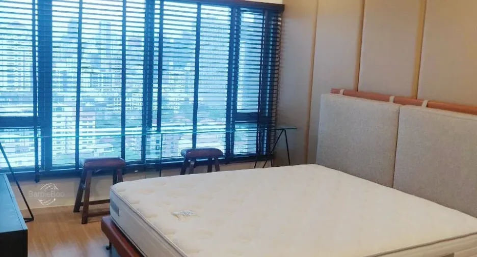 For rent 3 bedrooms condo in Khlong Toei, Bangkok