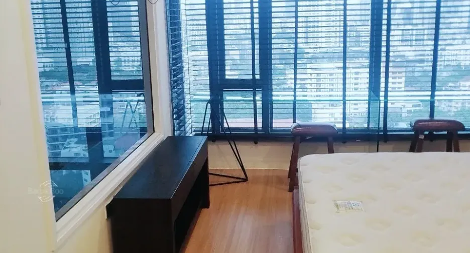 For rent 3 bedrooms condo in Khlong Toei, Bangkok