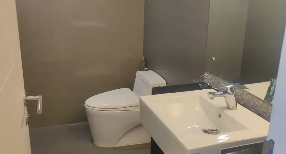 For rent 3 bedrooms condo in Khlong Toei, Bangkok