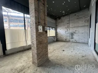 For rent retail Space in Khlong Toei, Bangkok