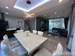 For rent 4 bedrooms house in Bang Kapi, Bangkok