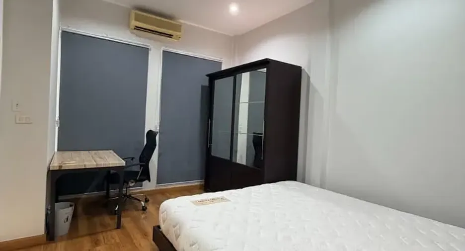 For rent 4 bedrooms townhouse in Chatuchak, Bangkok