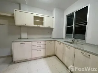 For rent 4 bedrooms townhouse in Chatuchak, Bangkok