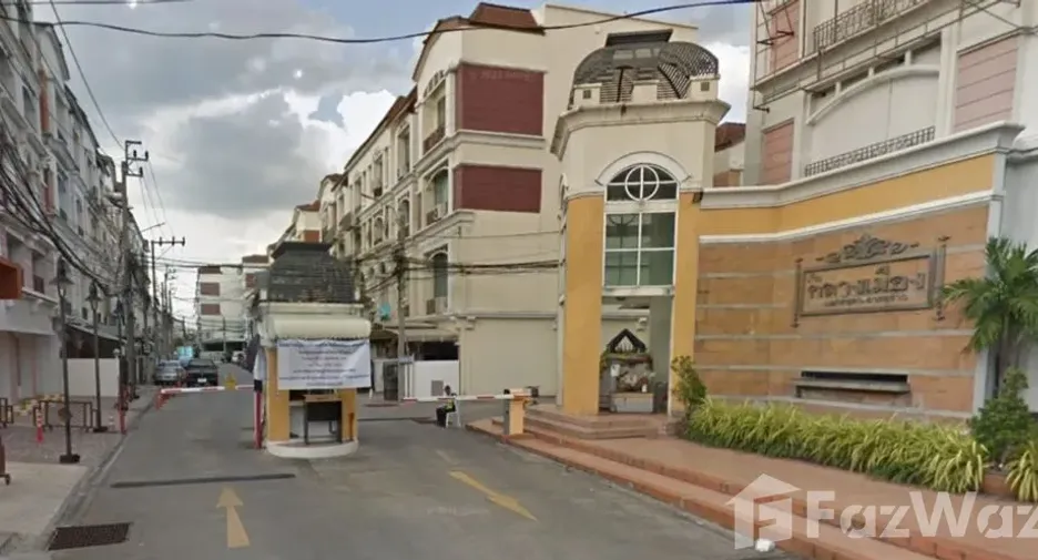 For rent 4 bedrooms townhouse in Chatuchak, Bangkok