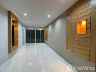 For rent 4 bedrooms townhouse in Chatuchak, Bangkok