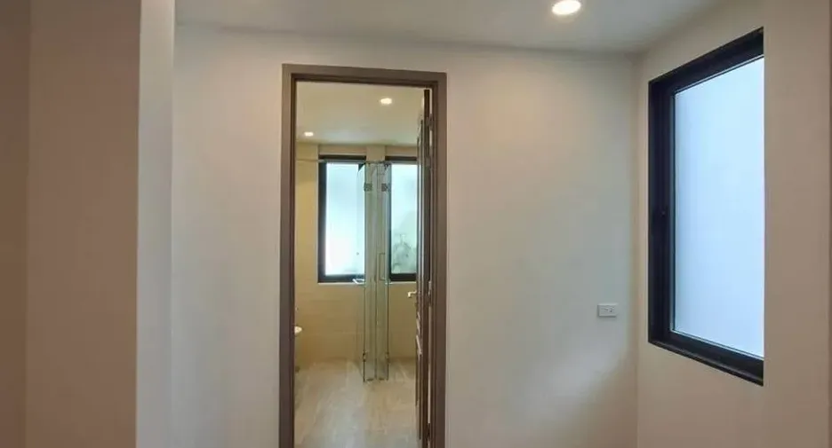 À louer 4 chambres maison à Yan Nawa, Bangkok