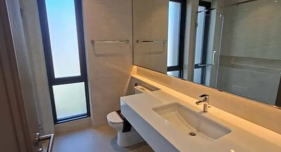 À louer 4 chambres maison à Yan Nawa, Bangkok