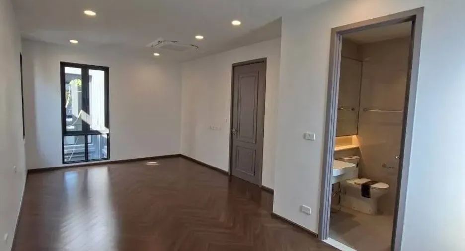 À louer 4 chambres maison à Yan Nawa, Bangkok