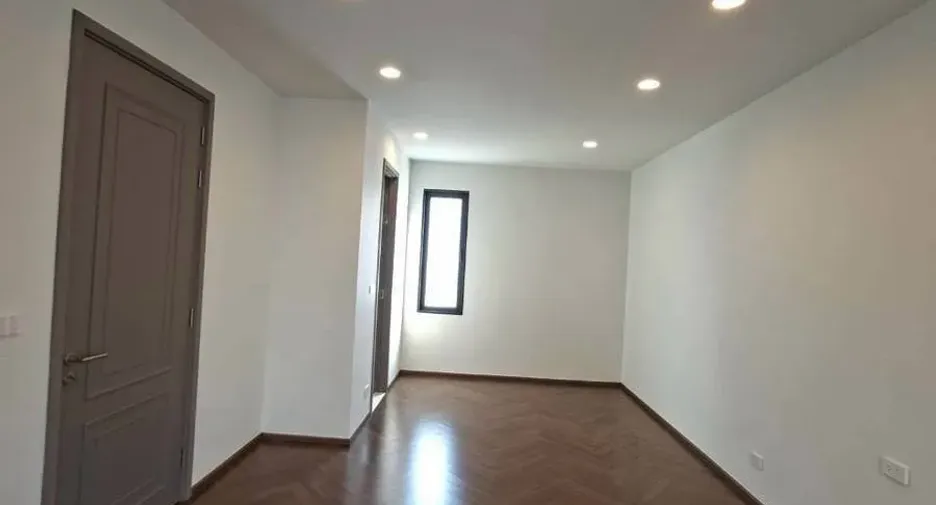 À louer 4 chambres maison à Yan Nawa, Bangkok