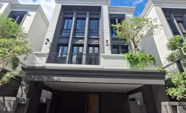 À louer 4 chambres maison à Yan Nawa, Bangkok