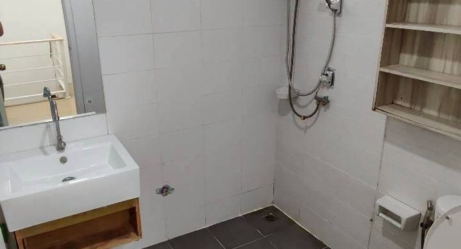 For rent 3 ベッドルーム townhouse in Bang Phli, Samut Prakan